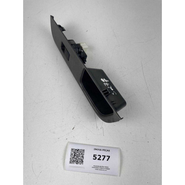 Moldura Botão Vidro Dianteiro Direito Nissan Tiida 