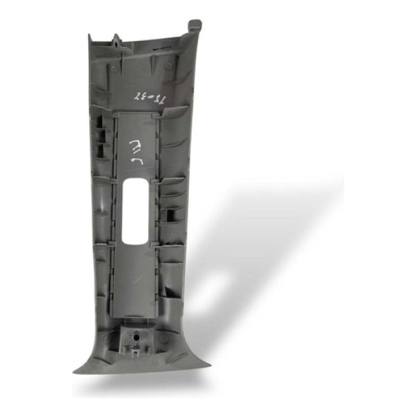 Acabamento Superior Da Coluna Central Esquerda Nissan Versa